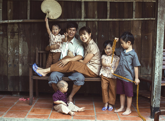 Gia đình nghèo đông con ở nông thôn của Vợ chồng Lý Hải 
