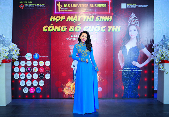 Người đẹp Trần Vỹ Phương Uyên chuẩn bị cho hành trình dự thi Hoa hậu Doanh nhân Hoàn Vũ 2018
