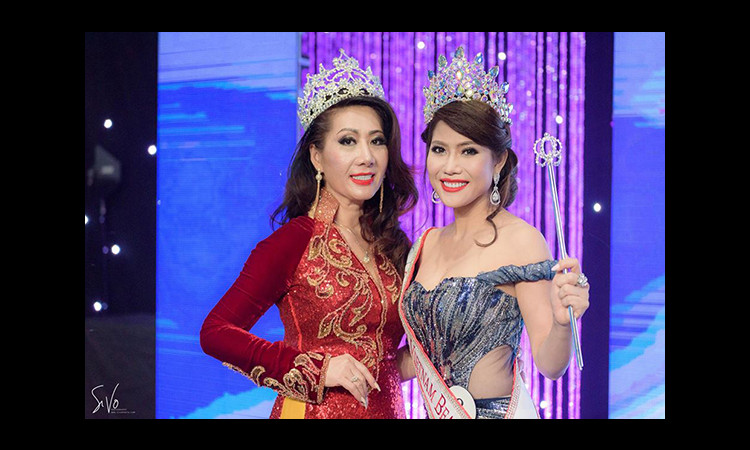 Thanh Vy lộng lẫy trong trang phục dạ hội Huỳnh Lợi bất ngờ dành danh hiệu Hoa hậu phu nhân