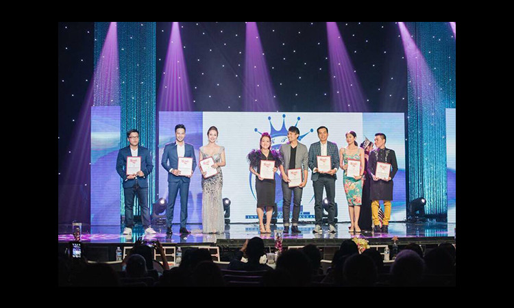 Jennifer Phạm và Đoàn Thanh Tài được vinh danh khi làm MC trong sự kiện cuộc thi nhan sắc