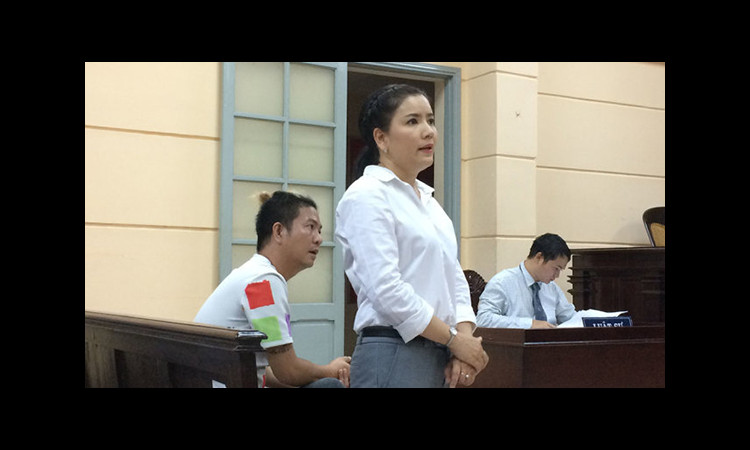 Diễn biến gay cấn trong phiên tòa vụ Ngọc Trinh kiện Nhà hát kịch TP.HCM