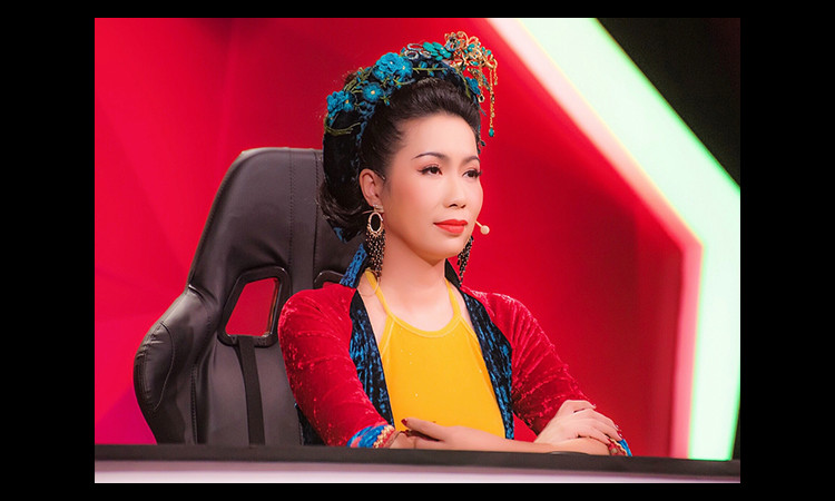 Trịnh Kim Chi diện áo tứ thân ấn tượng trên ghế nóng “Người nghệ sĩ đa tài”