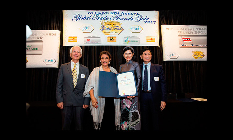 Doanh nhân Thủy Tiên được trao tặng Đại sứ thương mại toàn cầu - Los Angeles