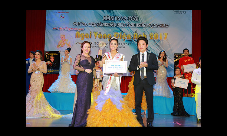 Tiên Nabi dành cú đúp hai giải tại cuộc thi Gương mặt sân khấu điện ảnh triển vọng 2017
