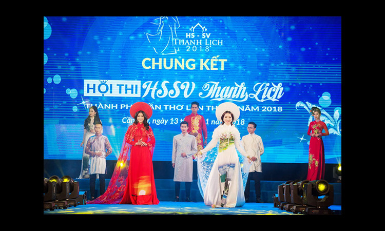 Miss Nụ Cười Tỏa Sáng Nguyễn Nhật Thảo và Hotgirl Hứa Tăng Kim Anh tự tin trên sàn diễn
