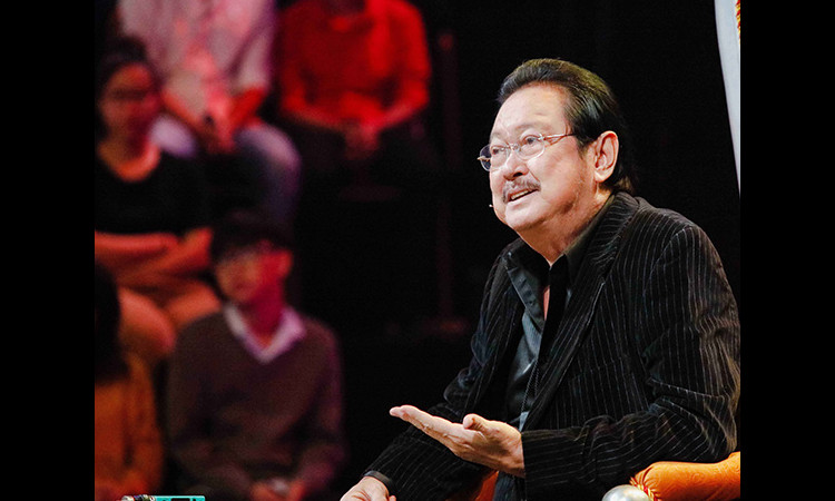 Chánh Tín ngồi ghế nóng, kể lại cuộc đời cố nhạc sĩ Trịnh Công Sơn
