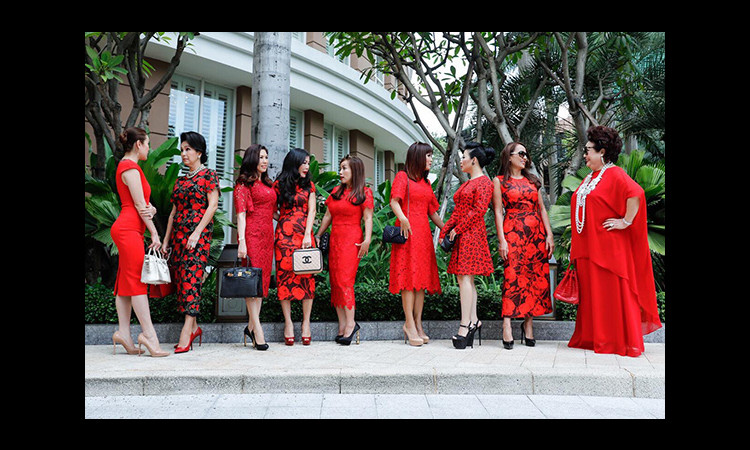 Hoa hậu Kristine Thảo Lâm cùng dàn người đẹp diện trang phục Đỗ Mạnh Cường hội ngộ thật rạng rỡ