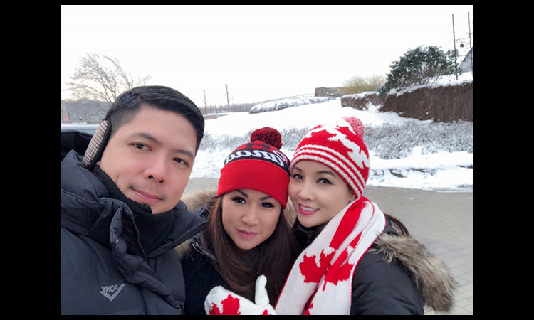Người đẹp Cindy Trần Mai Anh bất ngờ hội ngộ Bình Minh và Mai Thu Huyền trên đỉnh núi tuyết