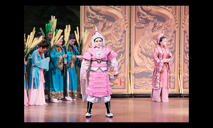 Ê kip Thái hậu Dương Vân Nga hoàn thành xuất sắc đêm công diễn đầu tiên
