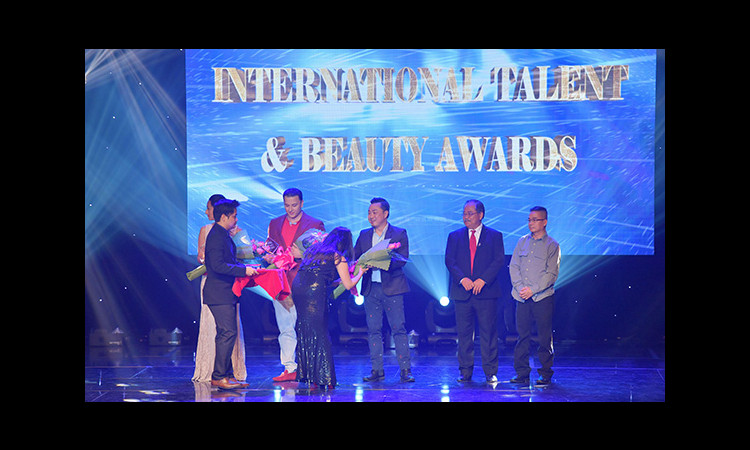 Hàng loạt giải thưởng được vinh danh trọng đêm International Talent & beauty awards 2018 