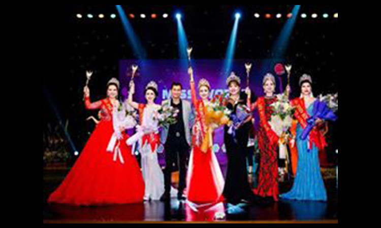 CEO Hồ Thanh Hương đến nước chùa tháp trao vương miên cho Hoa hậu doanh nhân