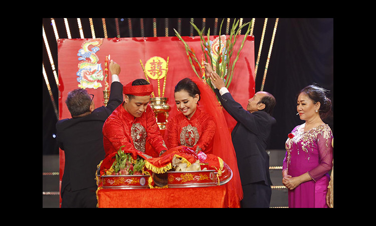 Hiền Trang và Thái Huy bất ngờ tổ chức đám cưới trên sân khấu Gia đình Nghệ thuật