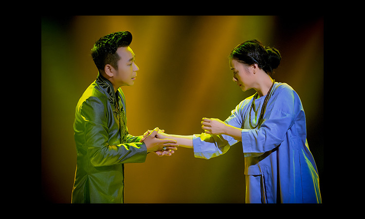 Ca sỹ Lưu Thiên Ân làm thổn thức trái tim yêu nhạc với Ban tay mẹ