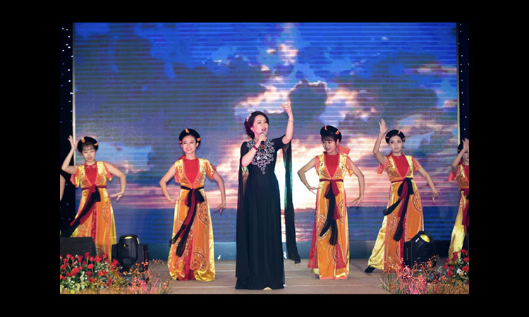 Nữ hoàng Thương hiệu Việt Nam Tài nguyên Môi trường Nguyễn Bửu Đoan Thanh nhận giải thưởng “Trái tim vàng vì cộng đồng 2018”